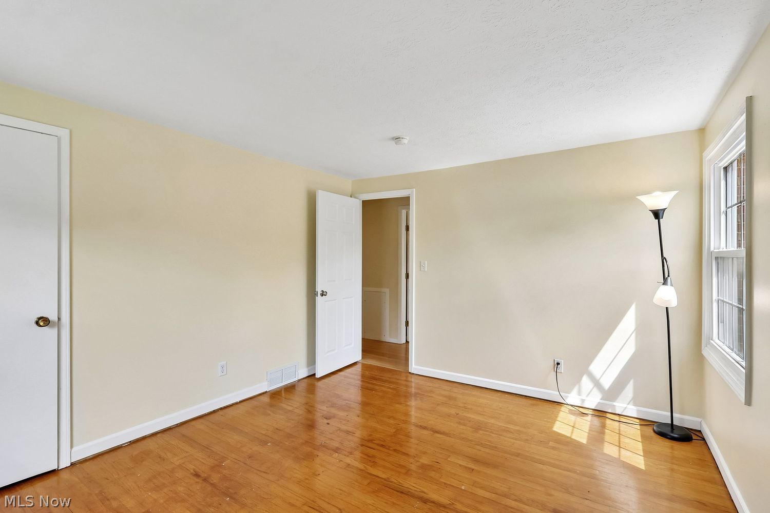 32785 W Nimrod Street Solon OH 44139