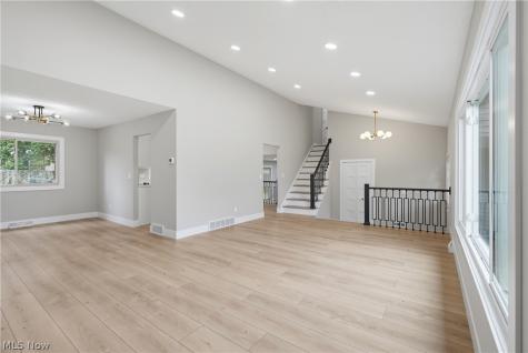 4796 Lindsey Lane Richmond Heights OH 44143