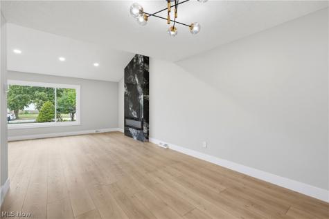 4796 Lindsey Lane Richmond Heights OH 44143