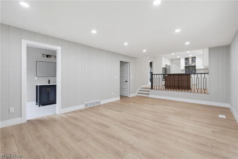 4796 Lindsey Lane Richmond Heights OH 44143