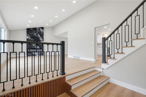 4796 Lindsey Lane Richmond Heights OH 44143