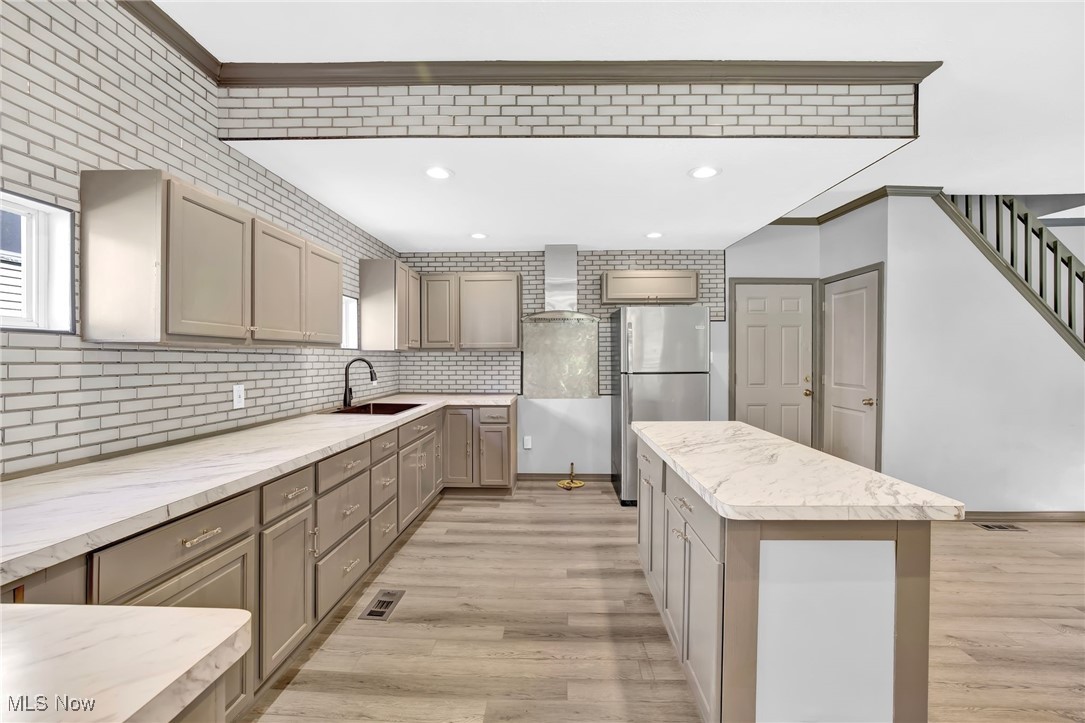 121 Lake Street Akron OH 44301