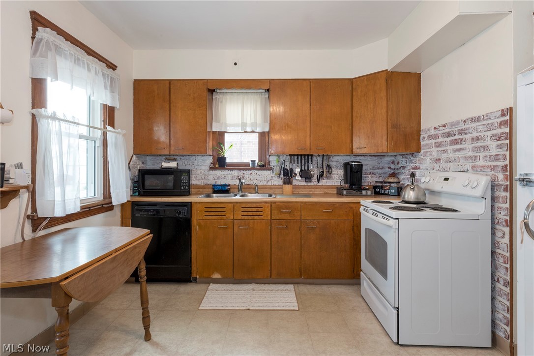 9817 Robinson Avenue Garfield Heights OH 44125