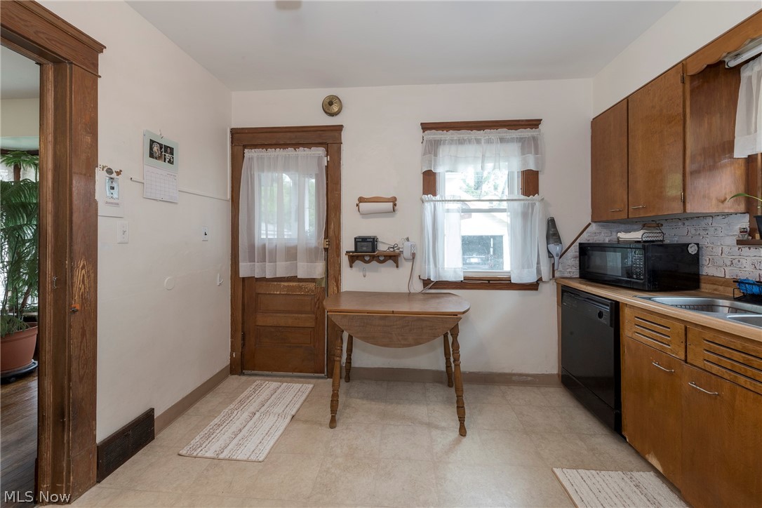9817 Robinson Avenue Garfield Heights OH 44125