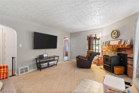 959 Neimans Avenue SE East Canton OH 44730