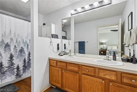 14824 Thornton Drive North Royalton OH 44133