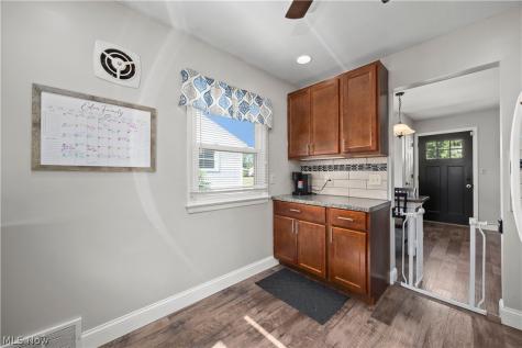 374 White Oak Drive Elyria OH 44035
