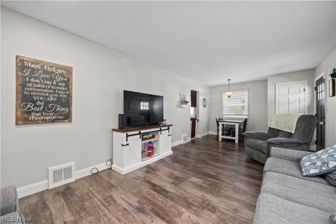 374 White Oak Drive Elyria OH 44035