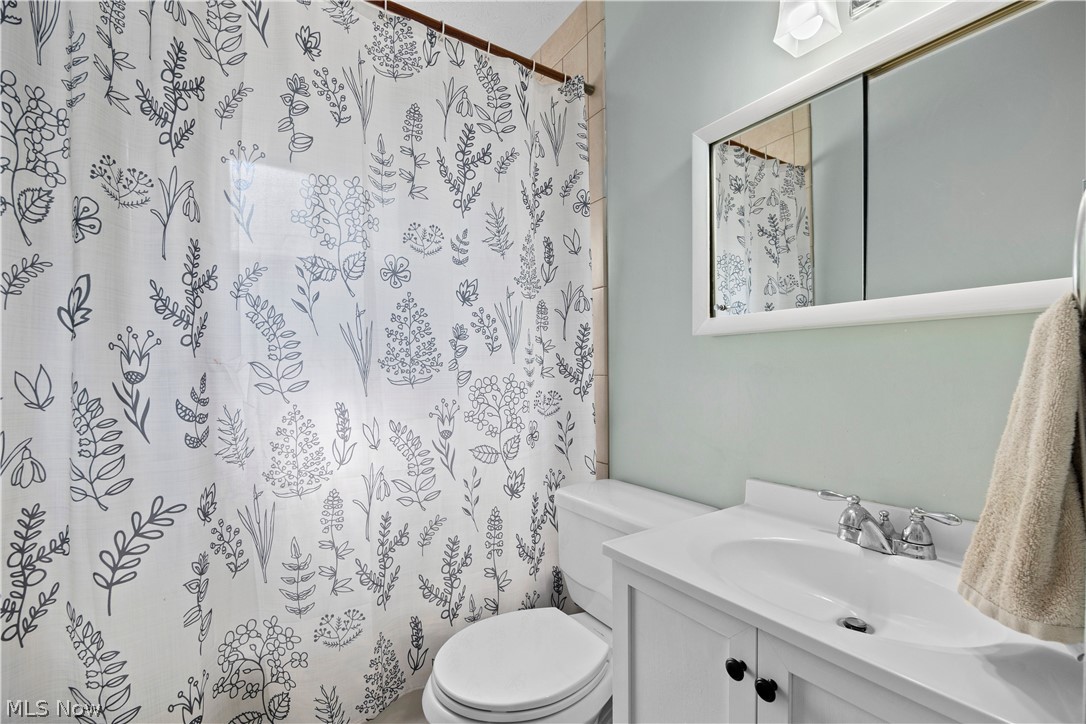 374 White Oak Drive Elyria OH 44035