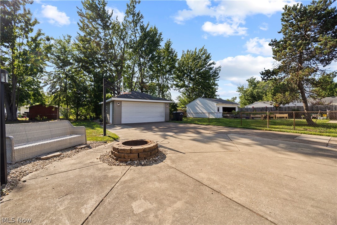 374 White Oak Drive Elyria OH 44035