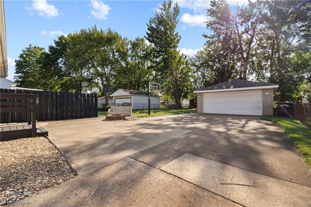 374 White Oak Drive Elyria OH 44035