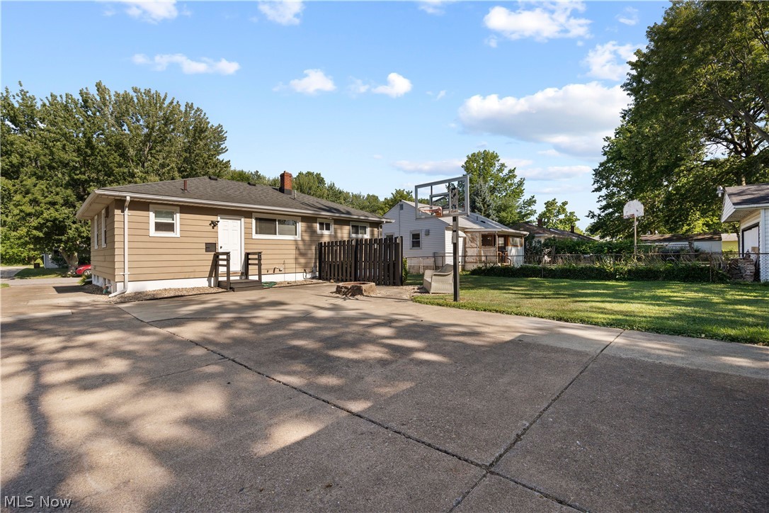 374 White Oak Drive Elyria OH 44035