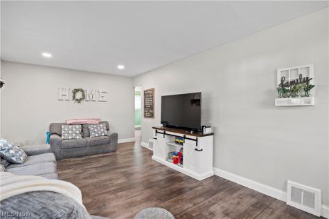 374 White Oak Drive Elyria OH 44035