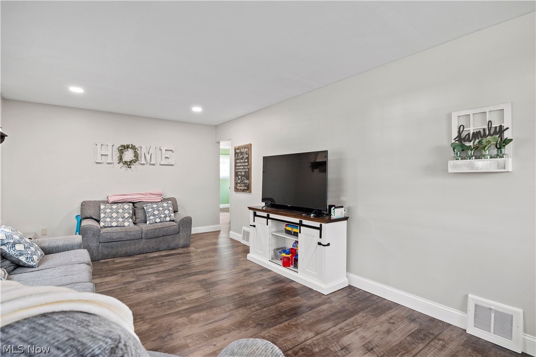 374 White Oak Drive Elyria OH 44035