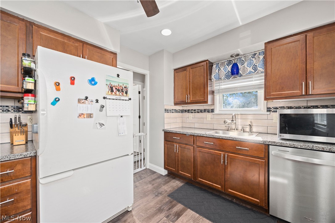 374 White Oak Drive Elyria OH 44035