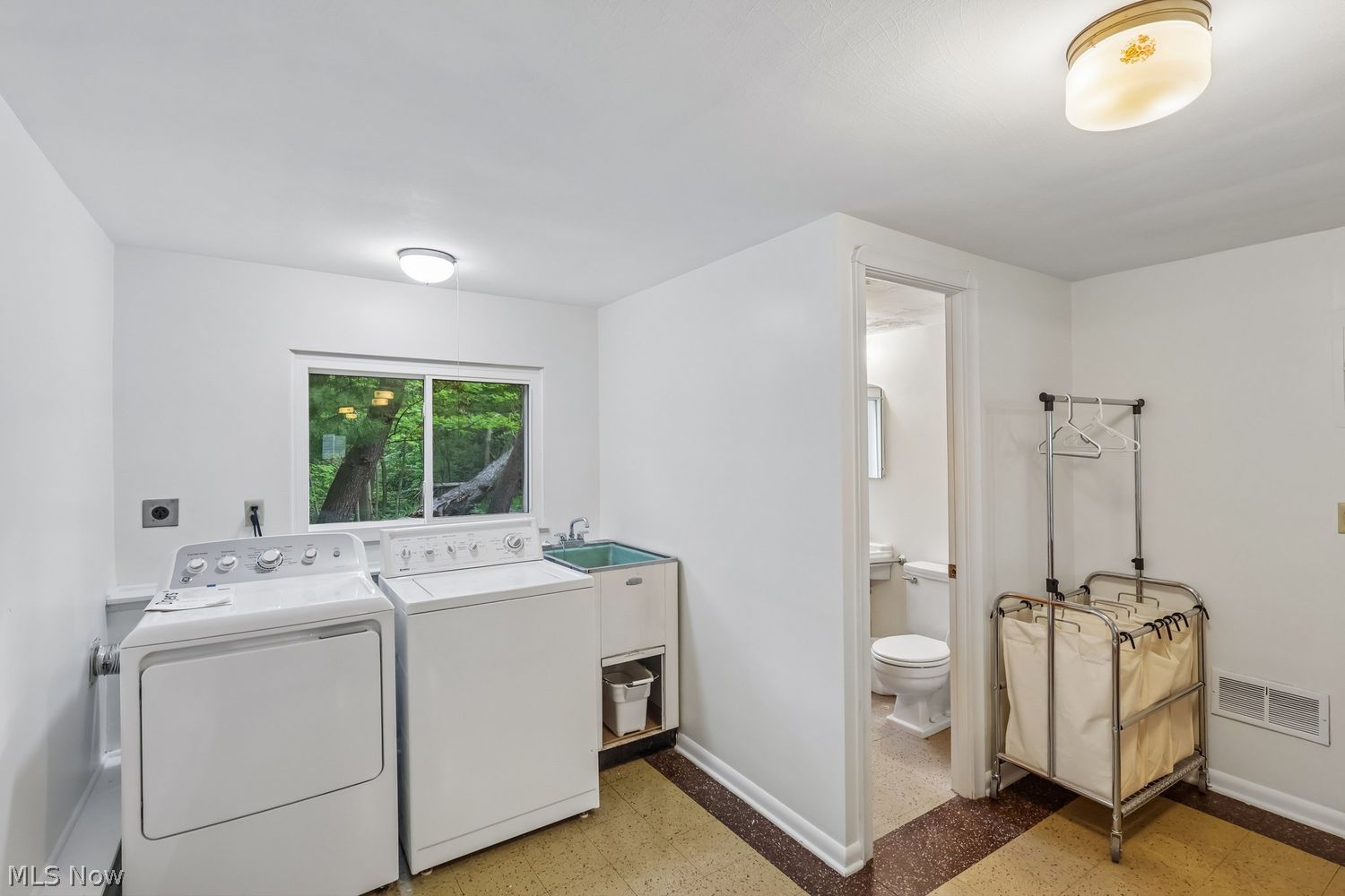 20940 Fairlane Circle Fairview Park OH 44126