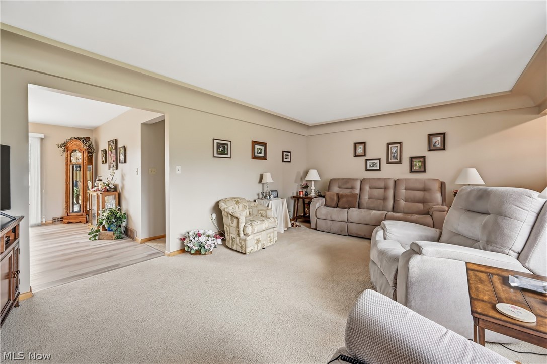 2076 Glenn Drive NE Warren OH 44483