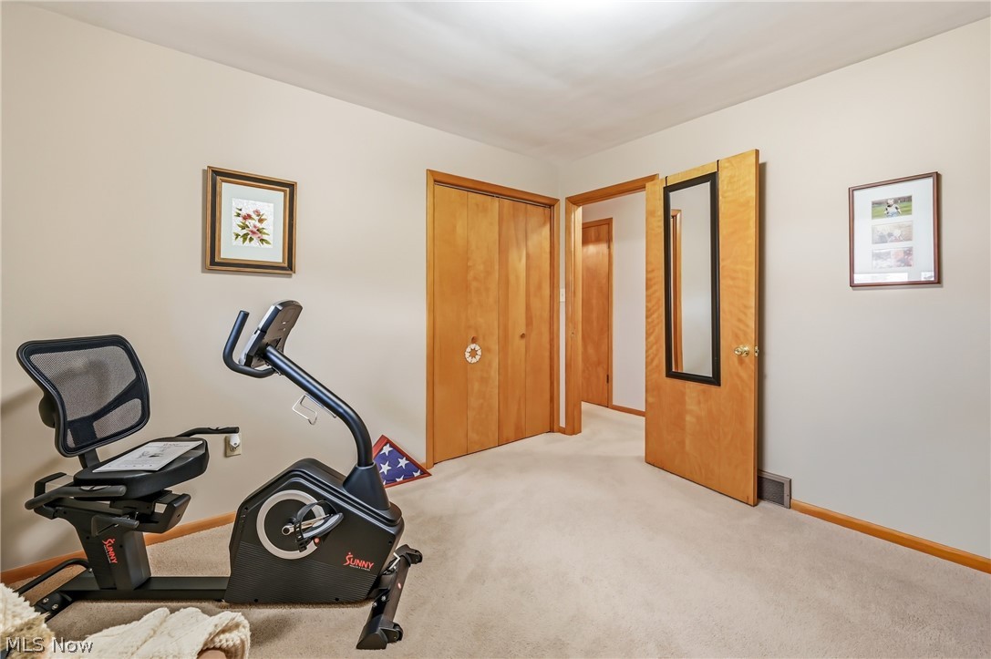 2076 Glenn Drive NE Warren OH 44483