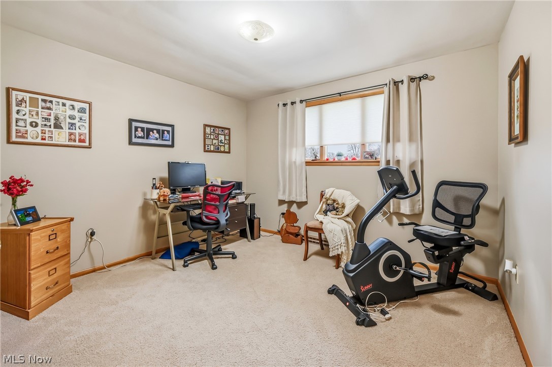 2076 Glenn Drive NE Warren OH 44483