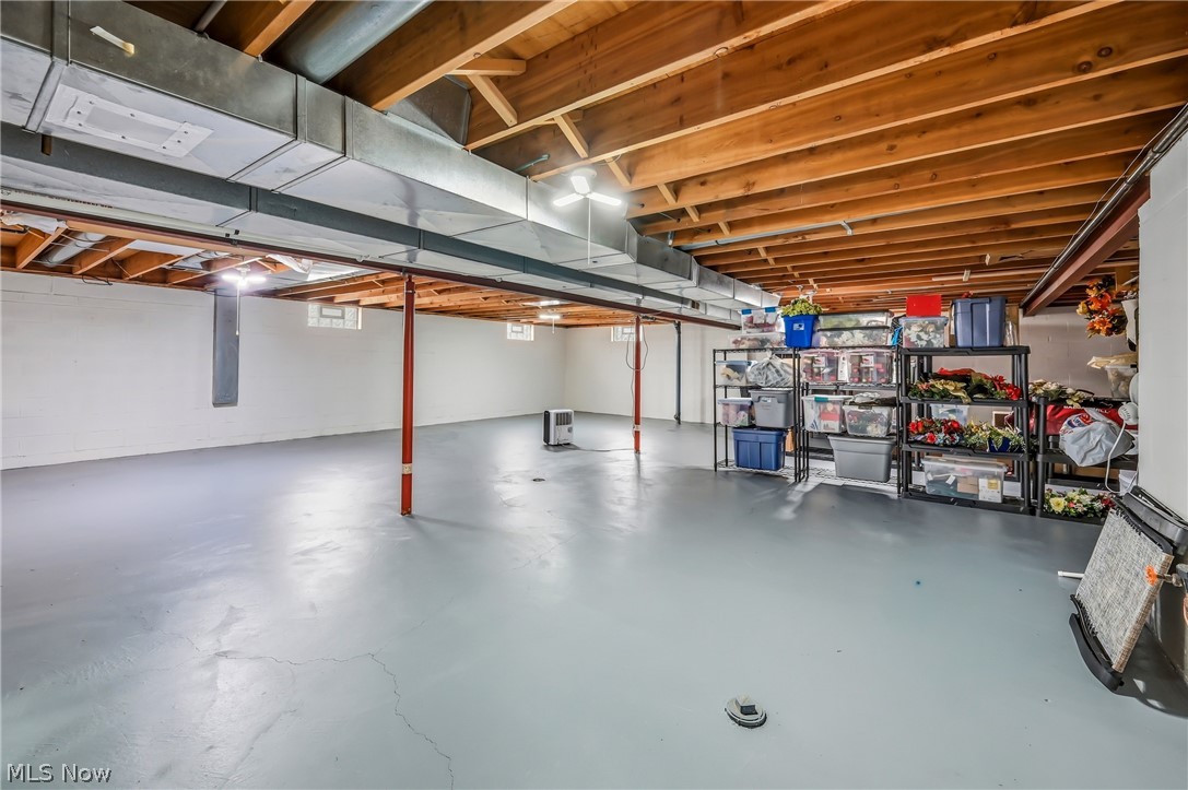 2076 Glenn Drive NE Warren OH 44483