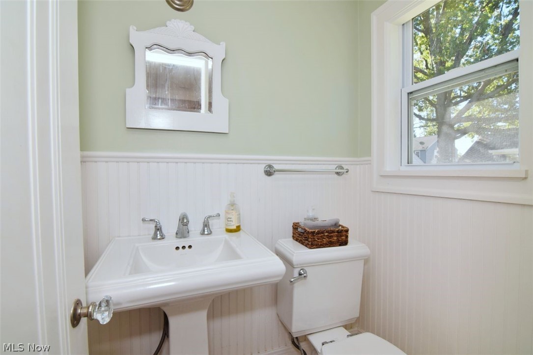 156 E 208 Street Euclid OH 44123