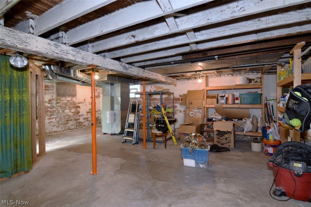 156 E 208 Street Euclid OH 44123