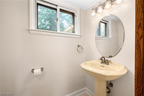27026 Osborn Road Bay Village OH 44140