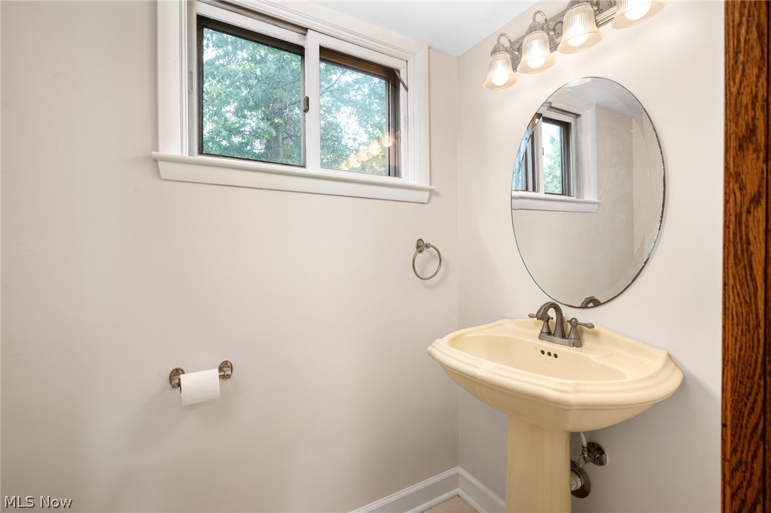 27026 Osborn Road Bay Village OH 44140
