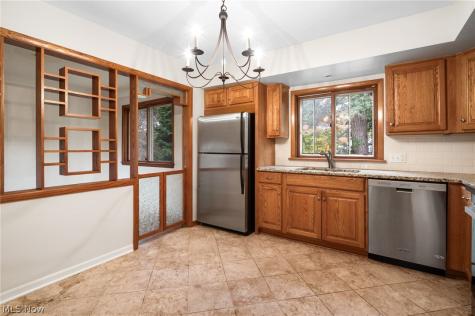 27026 Osborn Road Bay Village OH 44140