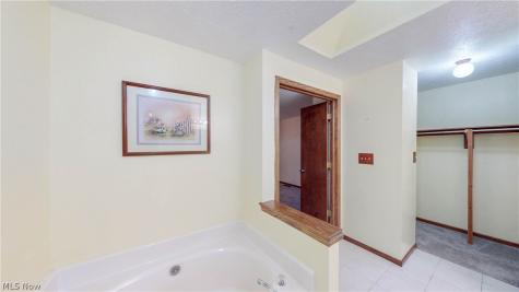 3846 Golden Wood Way Uniontown OH 44685