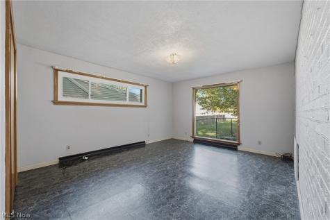 1315 Grove Street NE Canton OH 44721