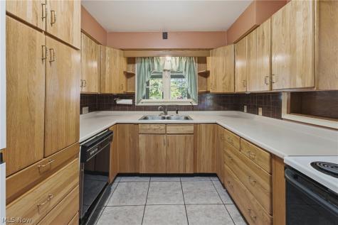 1315 Grove Street NE Canton OH 44721