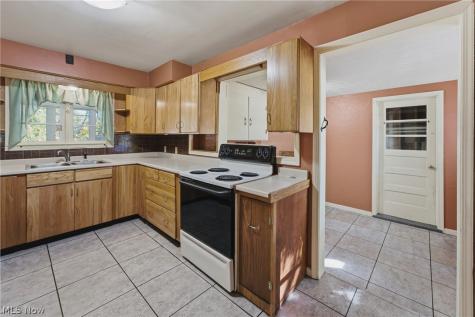 1315 Grove Street NE Canton OH 44721