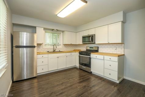 1562 State Route 303 Streetsboro OH 44241