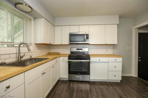 1562 State Route 303 Streetsboro OH 44241