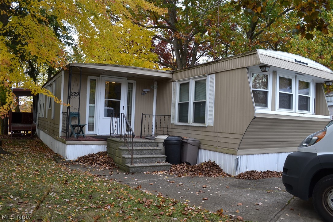 229 Lake Shore Terrace Warren OH 44481