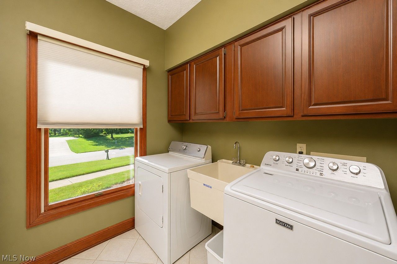 2890 Carie Hill Circle NW Massillon OH 44646