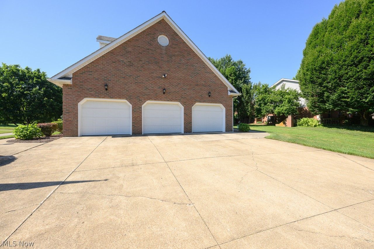 2890 Carie Hill Circle NW Massillon OH 44646