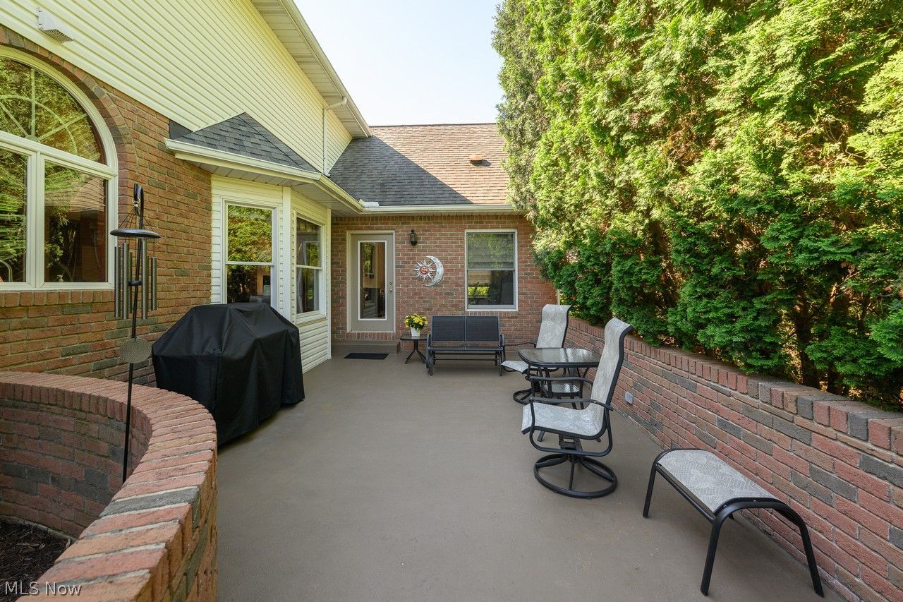 2890 Carie Hill Circle NW Massillon OH 44646