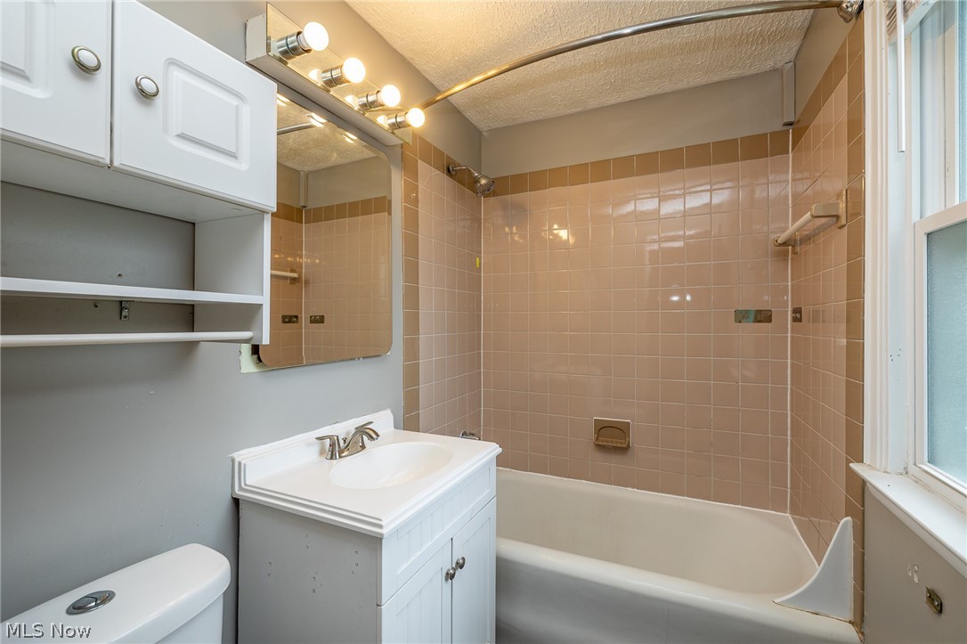 4432 W 58th Cleveland OH 44144