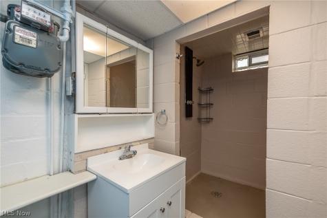 4432 W 58th Cleveland OH 44144