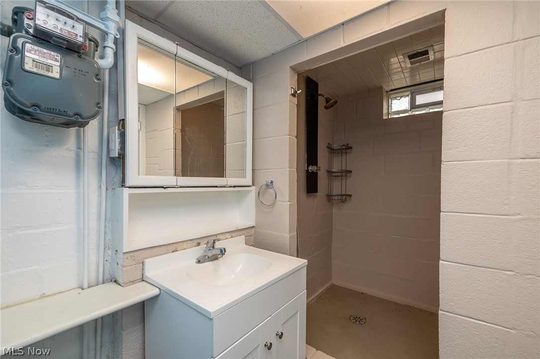 4432 W 58th Cleveland OH 44144