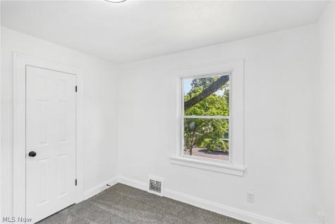 906 Keystone Drive Cleveland Heights OH 44121