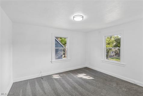 906 Keystone Drive Cleveland Heights OH 44121