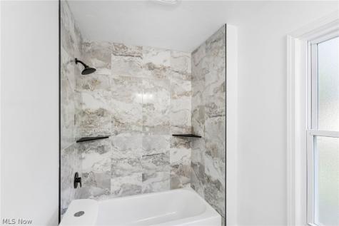 906 Keystone Drive Cleveland Heights OH 44121