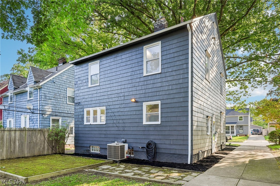 906 Keystone Drive Cleveland Heights OH 44121