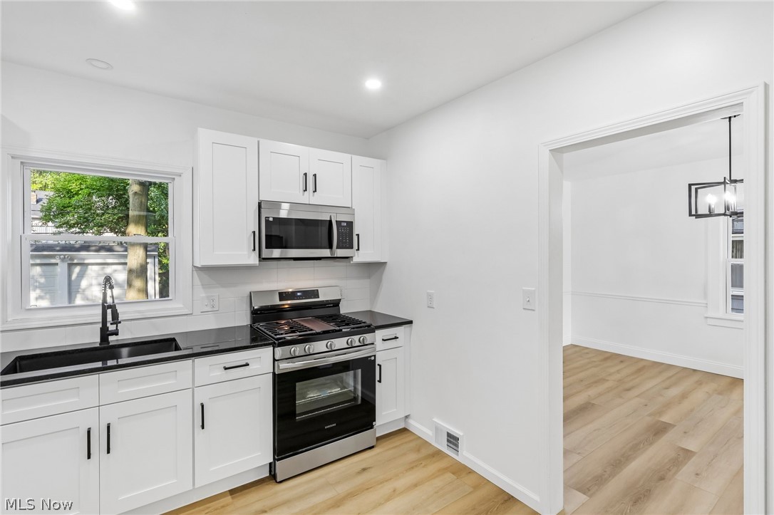 906 Keystone Drive Cleveland Heights OH 44121