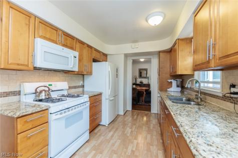 20212 Parklane Rocky River OH 44116
