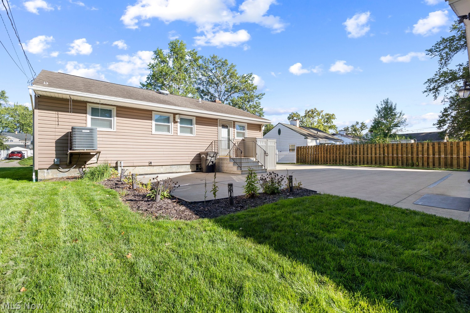 284 Longford Avenue Elyria OH 44035