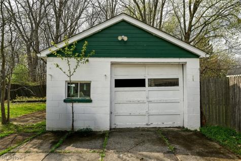 17812 Dalewood Avenue Maple Heights OH 44137